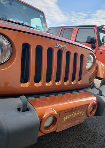 jeep displaying Wright's Automotive Group Sign for Auto Body Services